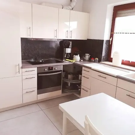 Erdgeschosswohnung Fur Monteure & Gruppen Appartamento