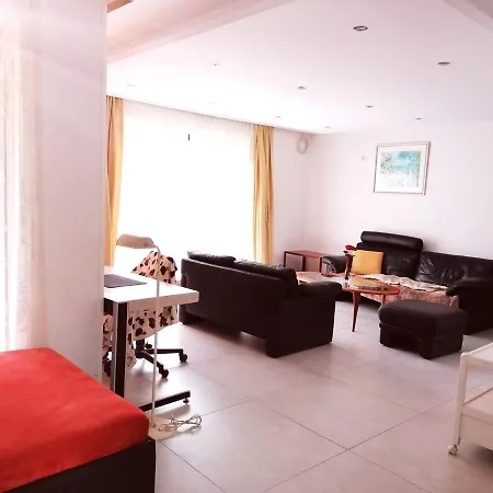 Erdgeschosswohnung Fur Monteure & Gruppen Kassel