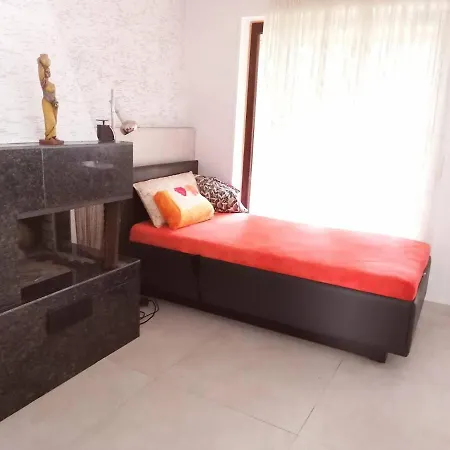 Erdgeschosswohnung Fur Monteure & Gruppen Appartamento